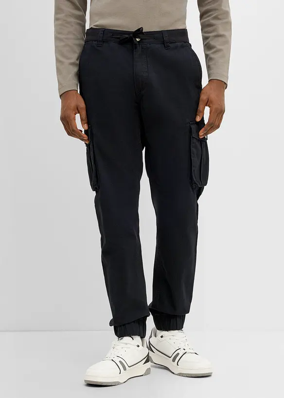 Regular Fit Cargohose aus reiner Baumwolle, Tapered in schwarz von vorne - bonprix