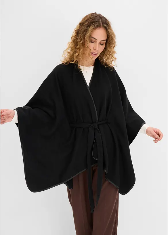 Poncho mit Paspel in Lederoptik in schwarz von vorne (im Anschnitt) - bonprix