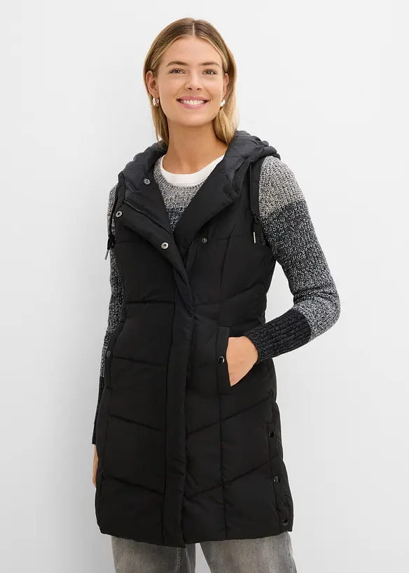 Steppweste aus recyceltem Polyester in schwarz von vorne (im Anschnitt) - bonprix