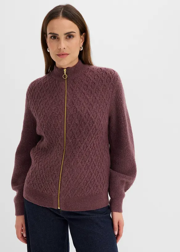 Strickjacke mit Zopfmuster in lila von vorne (im Anschnitt) - bonprix
