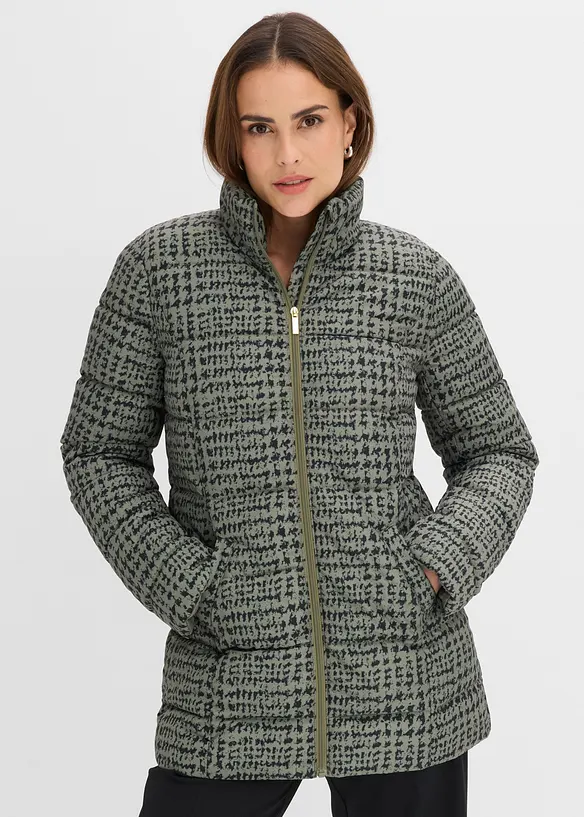 Long-Steppjacke in grün von vorne (im Anschnitt) - bonprix