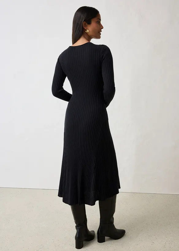 Strickkleid aus Merinowolle in schwarz von hinten (Totalaufnahme) - bonprix Strickkleid aus Merinowolle in schwarz von hinten (Totalaufnahme) - bonprix