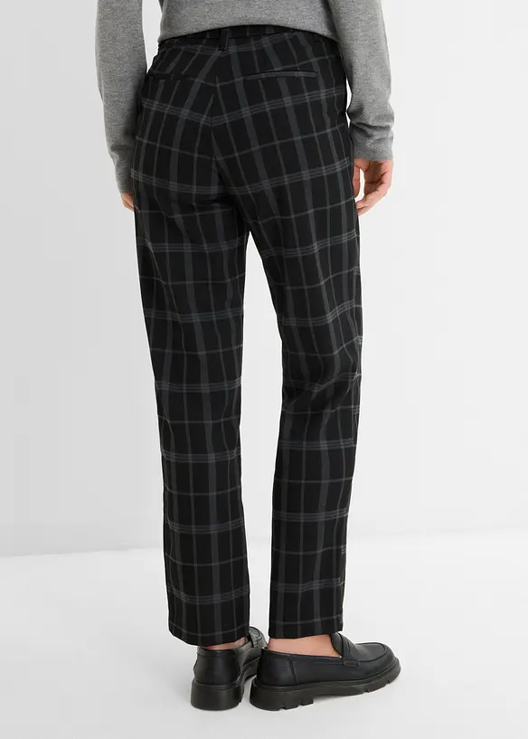 Karierte Chinohose in schwarz von hinten - bonprix