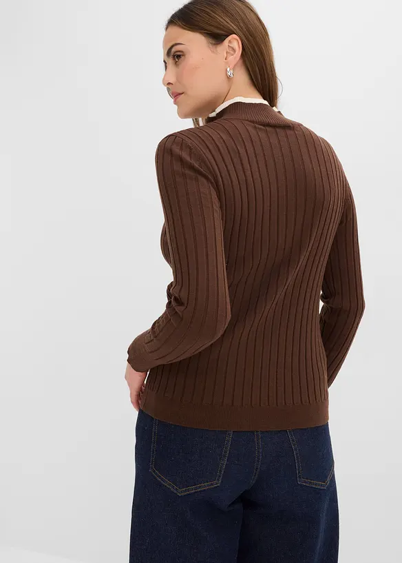 Gerippter Feinstrickpullover mit Viskose in 2 in 1 Optik in braun von hinten (im Anschnitt) - bonprix