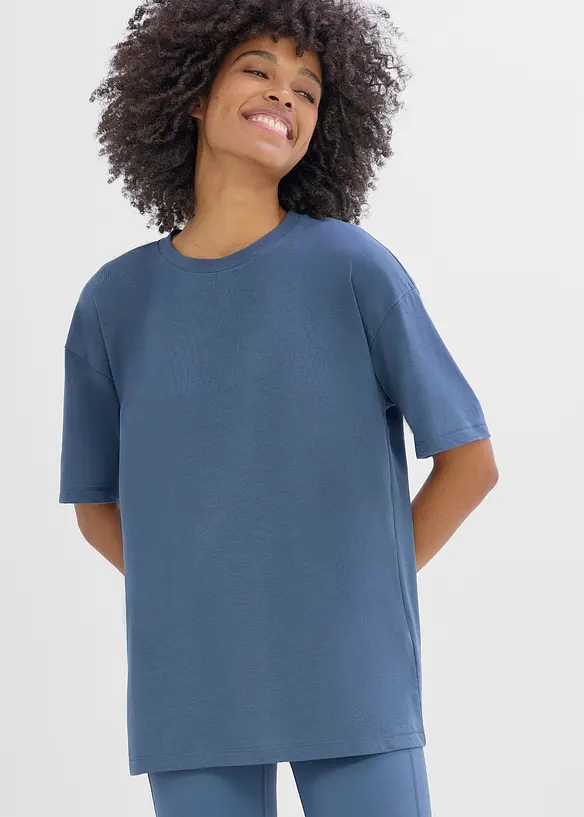 Oversized Sport-Shirt mit Baumwolle, schnelltrocknend in blau von vorne (im Anschnitt) - bonprix