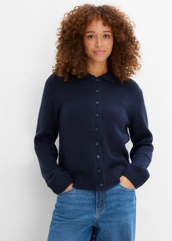Strickjacke in blau von vorne (im Anschnitt) - bonprix