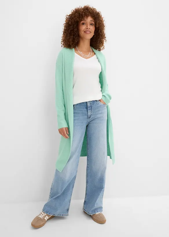 Longstrickjacke in grün von vorne (im Anschnitt) - bonprix
