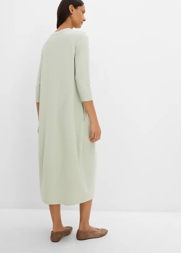 Ballonförmiges Shirtkleid in grün von hinten (Totalaufnahme) - bonprix