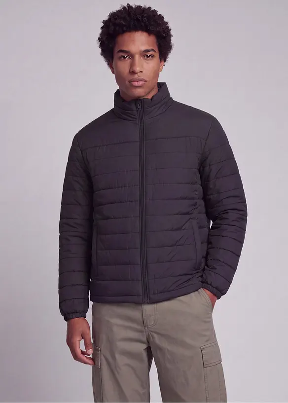 JJ REBEL Steppjacke in schwarz von vorne (im Anschnitt) - JJ REBEL