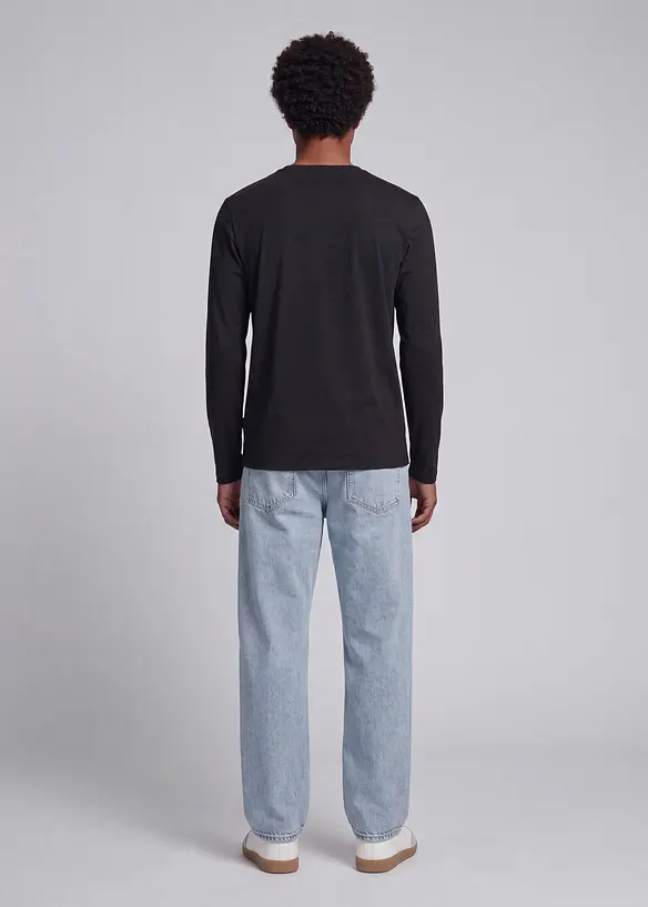 JJ REBEL Langarmshirt in schwarz von hinten (im Anschnitt) - JJ REBEL