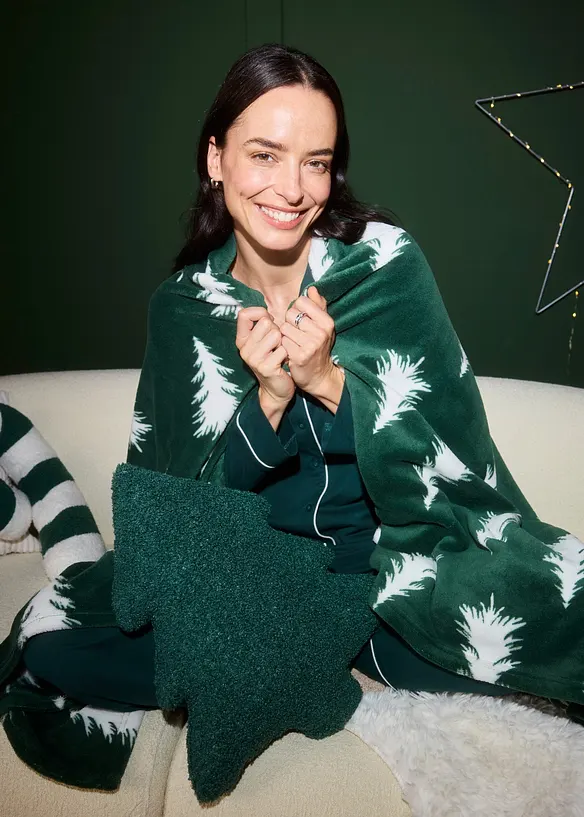 Kuscheldecke mit Tannenbäumen in grün (Ambiente) - bonprix
