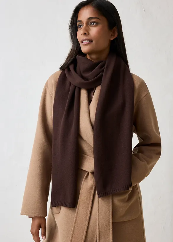 Feinstrickschal mit Merinowolle in braun von vorne (im Anschnitt) - bonprix