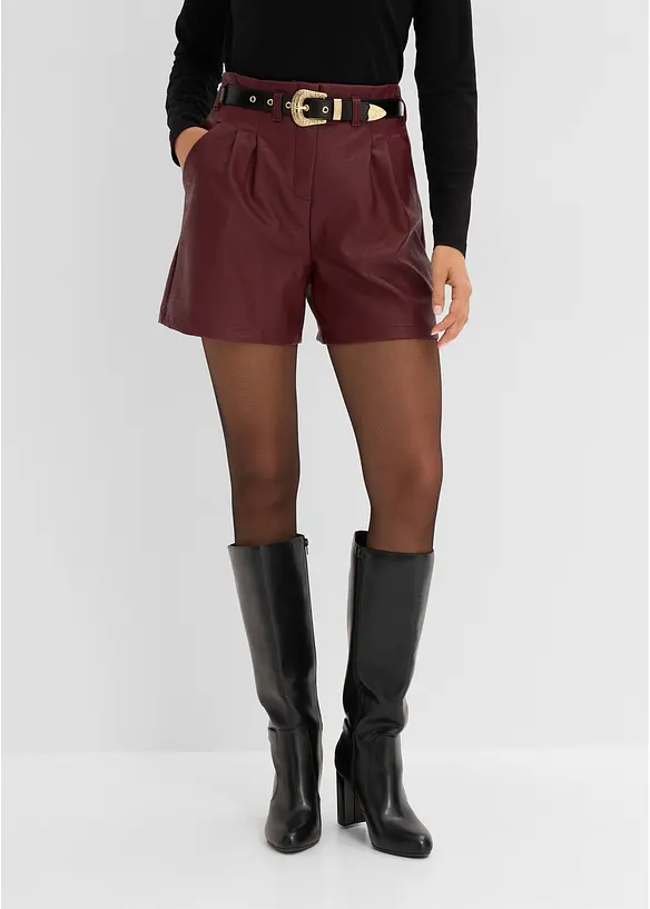 Lederimitat-Shorts mit Gürtel in rot von vorne - bonprix