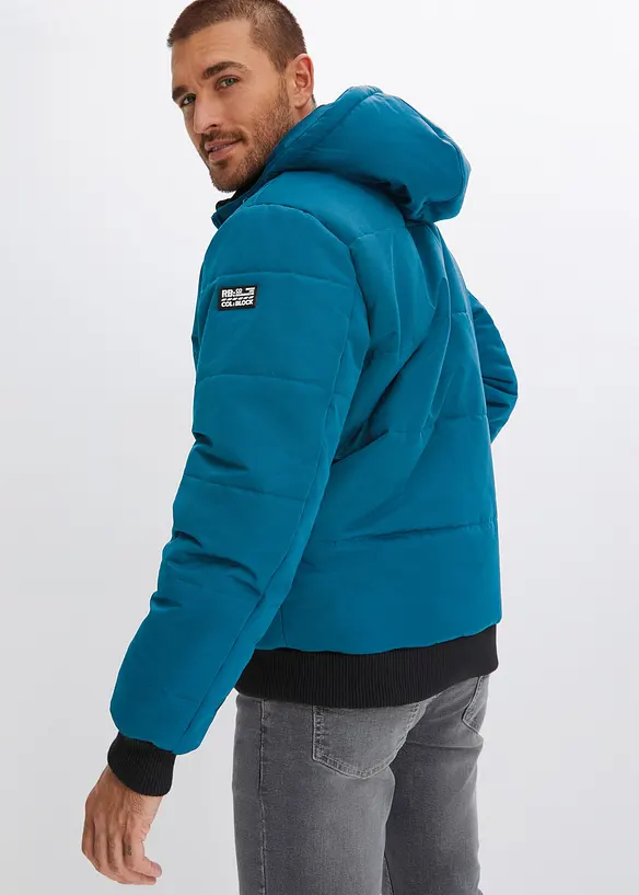 Winter-Steppjacke in Blousonform mit Kapuze in petrol von hinten (im Anschnitt) - bonprix
