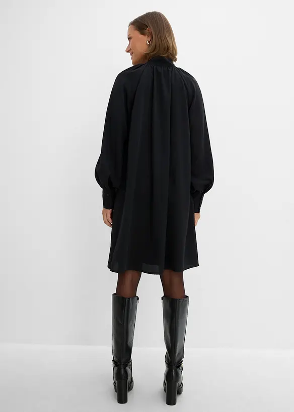 Blusenkleid mit Schluppenkragen in schwarz von hinten (Totalaufnahme) - bonprix
