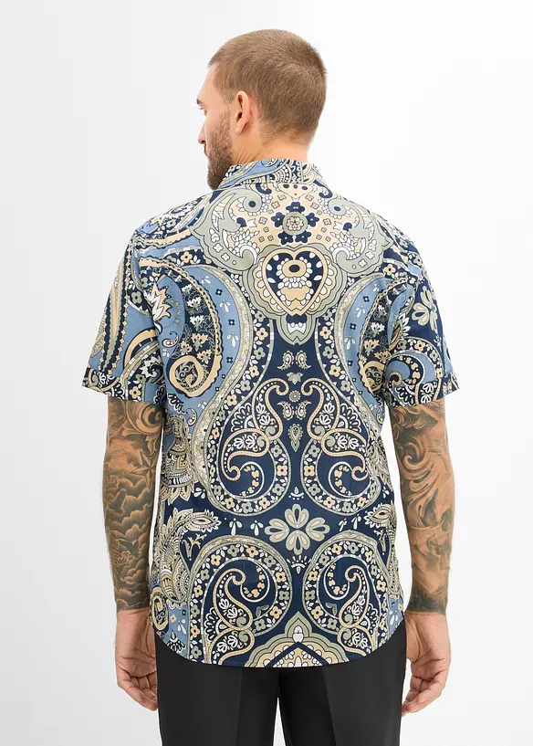 Kurzarmhemd aus Baumwolle in Regular Fit in blau von hinten (im Anschnitt) - bonprix