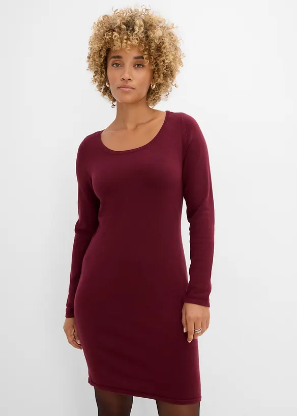 Strickkleid mit legerem Schnitt in rot von vorne (Totalaufnahme) - bonprix