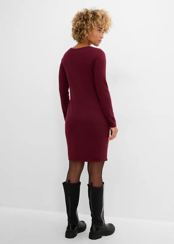 Strickkleid mit legerem Schnitt in rot von hinten (Totalaufnahme) - bonprix