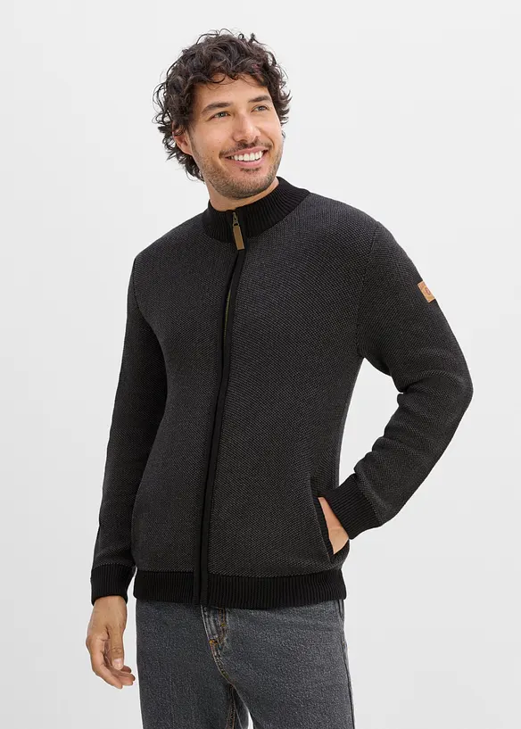 Grobstrickjacke aus reiner Baumwolle in schwarz von vorne (im Anschnitt) - bonprix