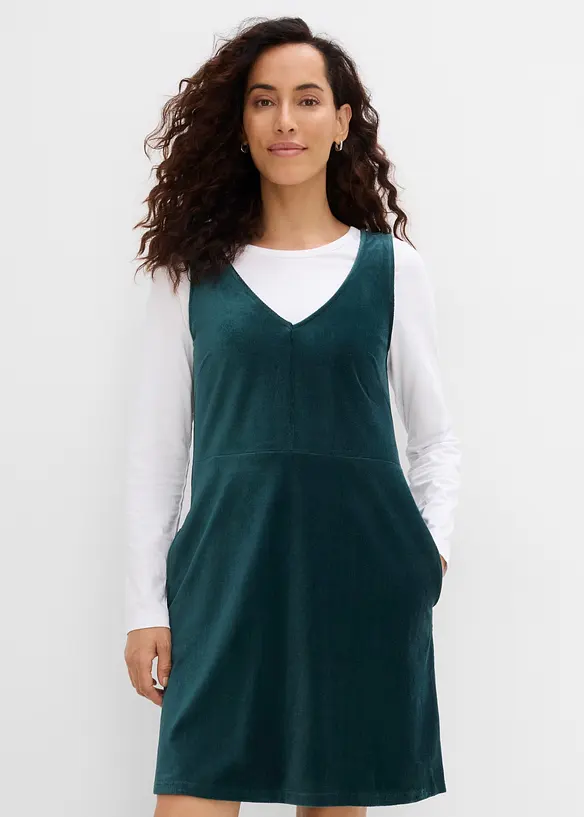 Latzkleid aus elastischem Cord in grün von vorne (Totalaufnahme) - bonprix Latzkleid aus elastischem Cord in grün von vorne (Totalaufnahme) - bonprix