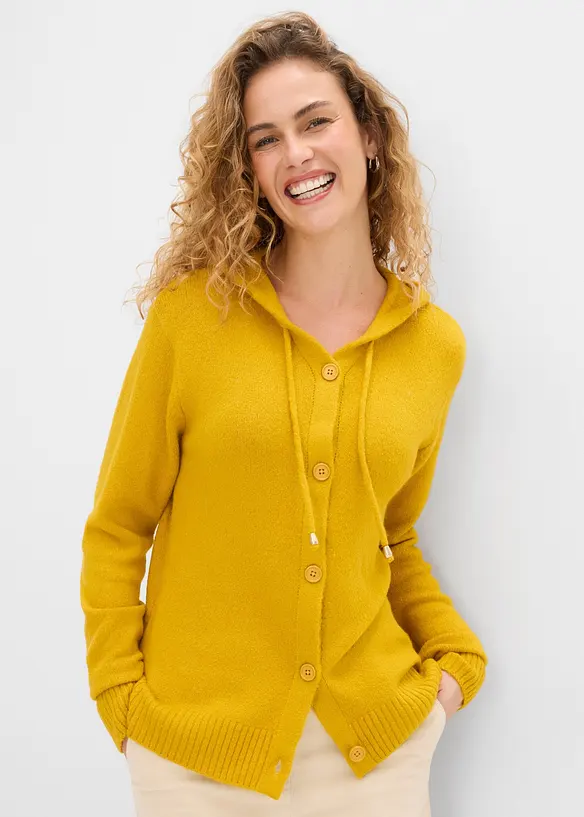 Strickjacke mit Kapuze in gelb von vorne (im Anschnitt) - bonprix Strickjacke mit Kapuze in gelb von vorne (im Anschnitt) - bonprix