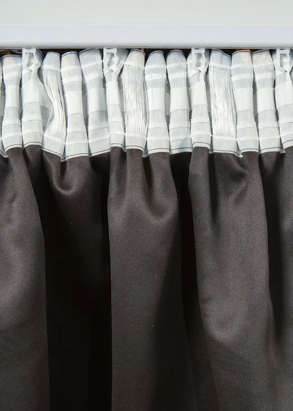 Abdunkelnder Vorhang mit Glanzdruck (1er Pack) in schwarz - bonprix