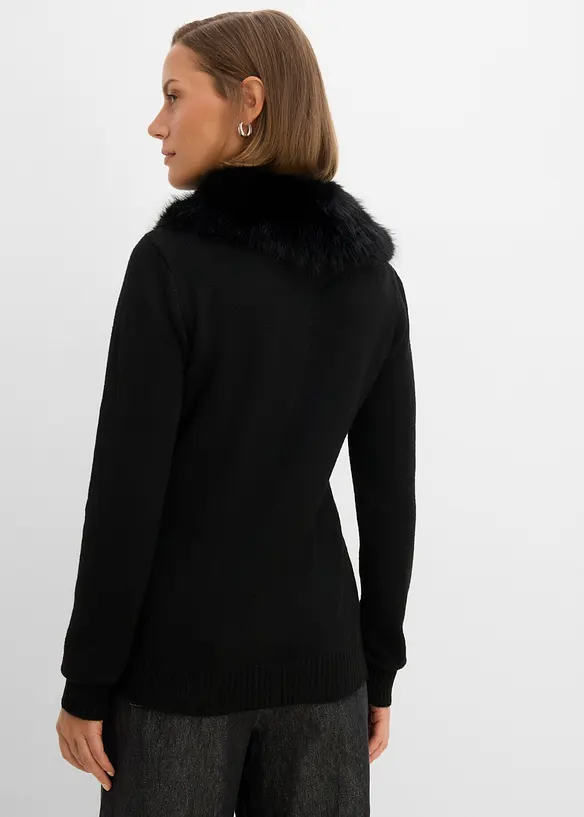 Taillierte Strickjacke mit Kunstfellkragen in schwarz von hinten (im Anschnitt) - bonprix