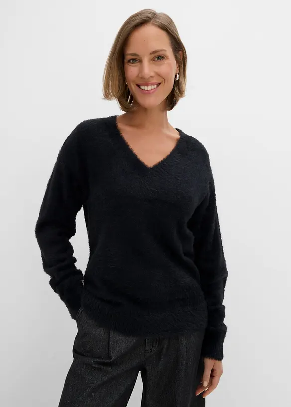 Pullover in Plüschoptik mit Viskose in schwarz von vorne (im Anschnitt) - bonprix