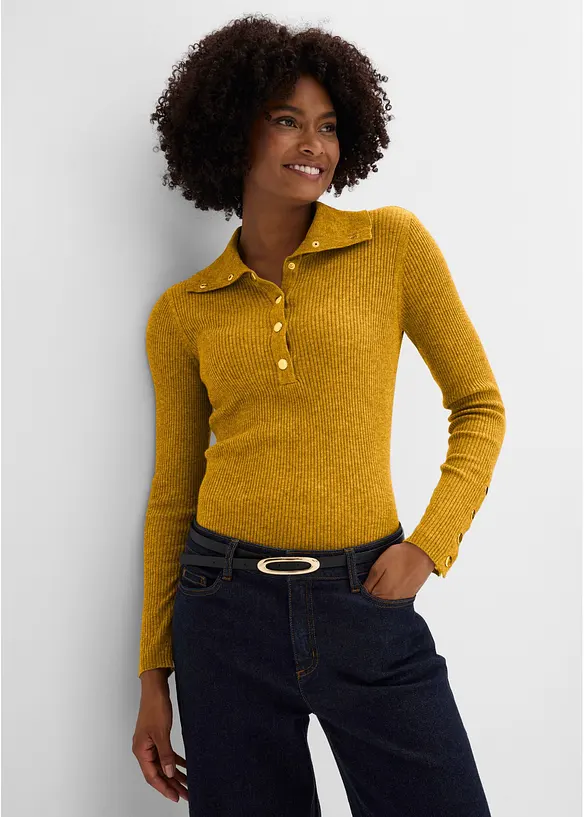 Polo-Pullover mit Viskose Anteil in gelb von vorne (im Anschnitt) - bonprix
