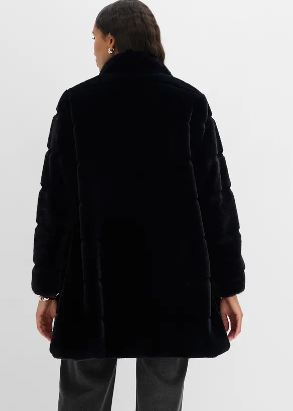 Fellimitat-Mantel in schwarz von hinten (Totalaufnahme) - bonprix