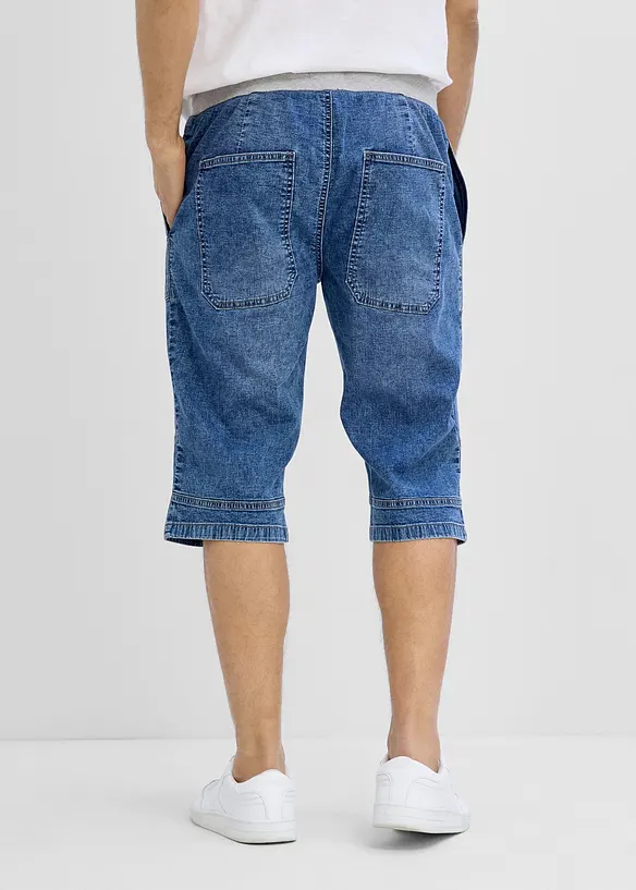 Leichte Long Schlupf-Jeans-Bermuda mit Dehnbund, Relaxed Fit in blau von hinten - bonprix