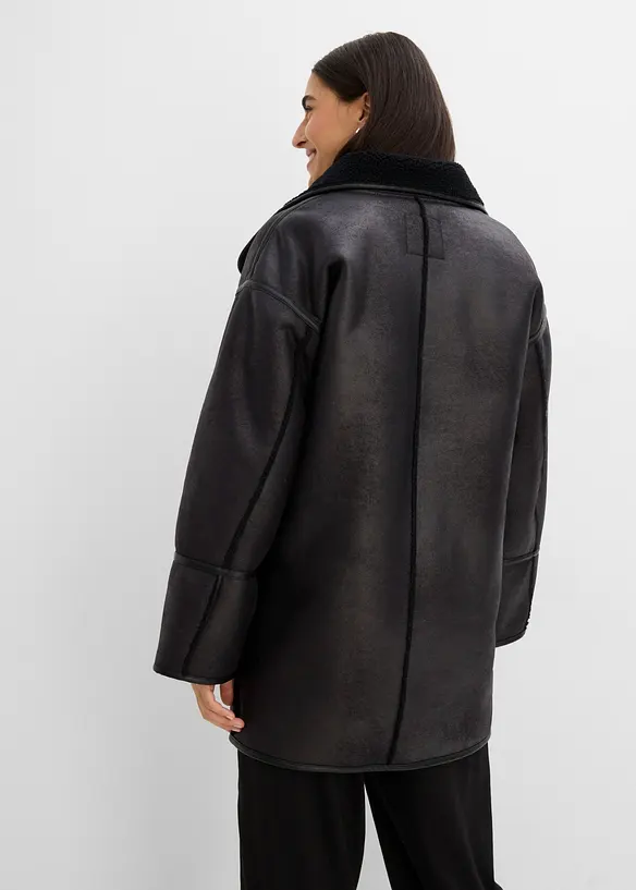 Oversized Lammfellimitat-Jacke in schwarz von hinten (im Anschnitt) - bonprix