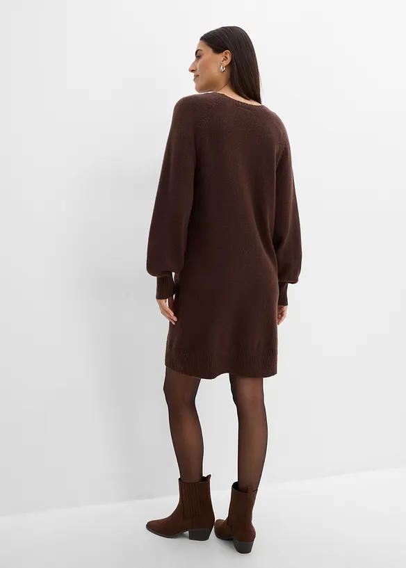 Kurzes Strickkleid in braun von hinten (Totalaufnahme) - bonprix
