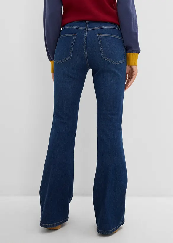 Bootcut-Jeans, Mid Waist in blau von hinten - bonprix