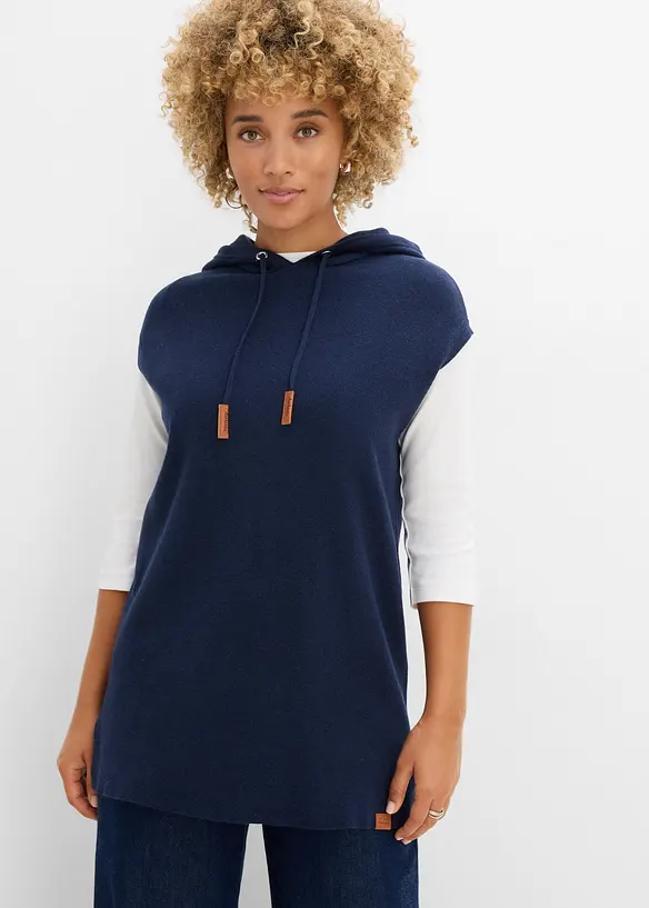 Kapuzen-Pullunder, oversized in blau von vorne (im Anschnitt) - bonprix