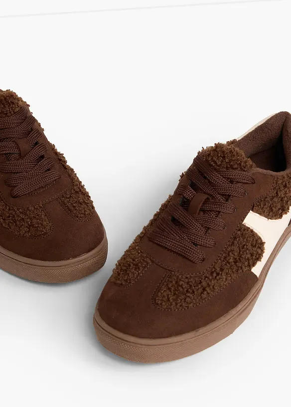 Gefütterter Sneaker im Retrolook in braun - bonprix