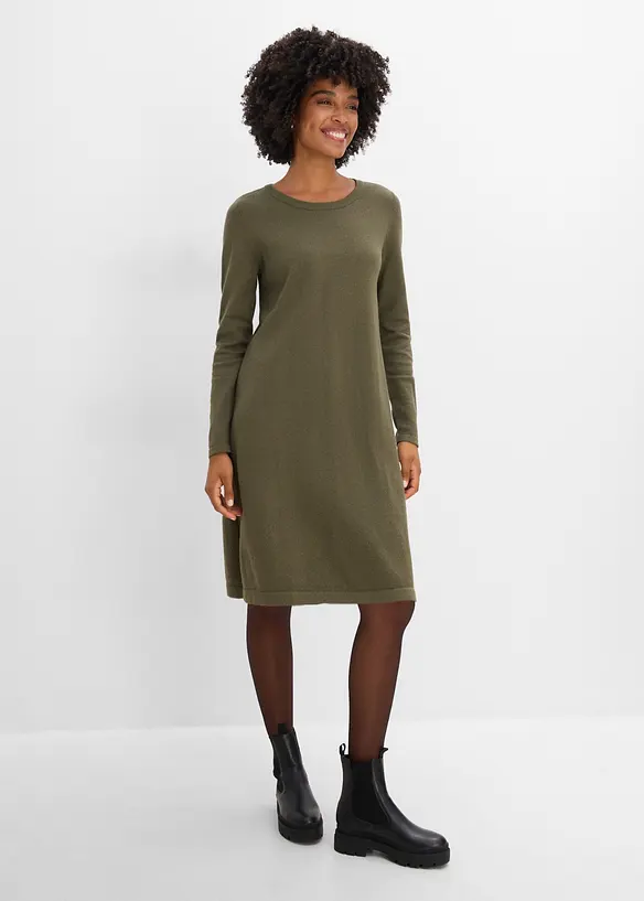 Strickkleid mit recycelter Baumwolle in grün von vorne (Totalaufnahme) - bonprix Strickkleid mit recycelter Baumwolle in grün von vorne (Totalaufnahme) - bonprix