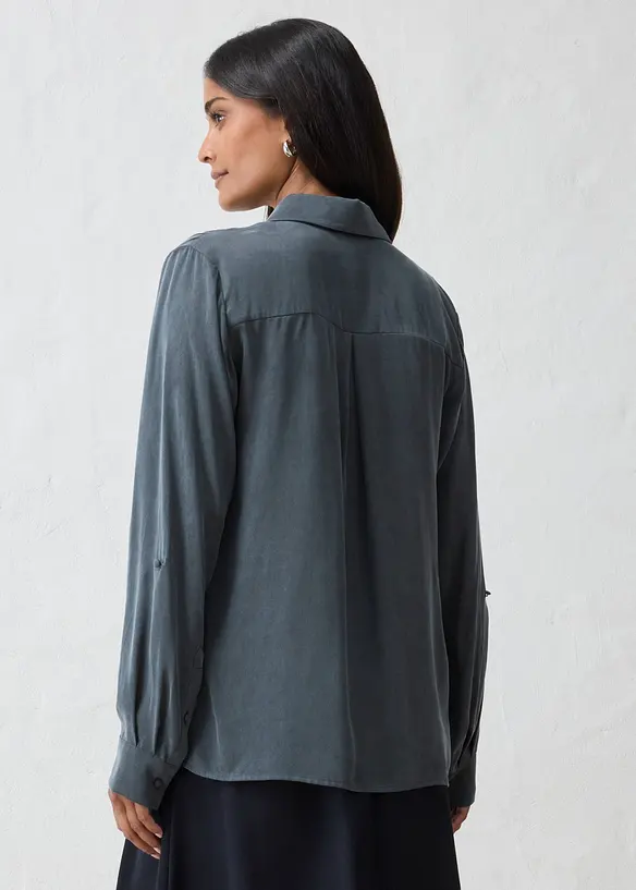 Hemdbluse aus fließendem Cupro in grau von hinten (im Anschnitt) - bonprix