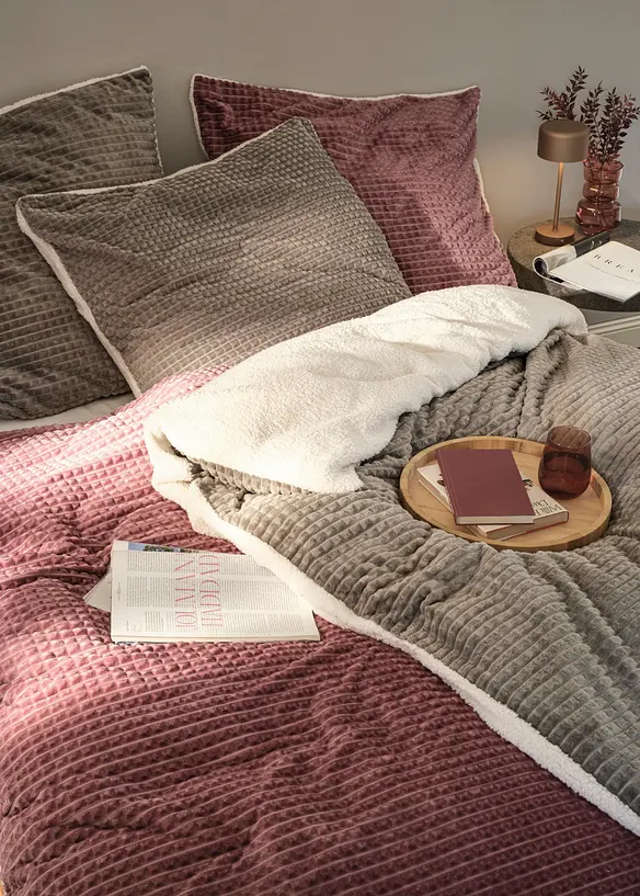 Wendbare Cashmere Touch Bettwäsche mit Hochtief-Effekt in lila (Ambiente) - bonprix