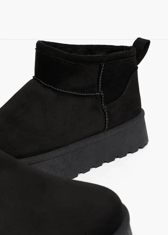 Gefütterte Plateau-Boots in schwarz - bonprix