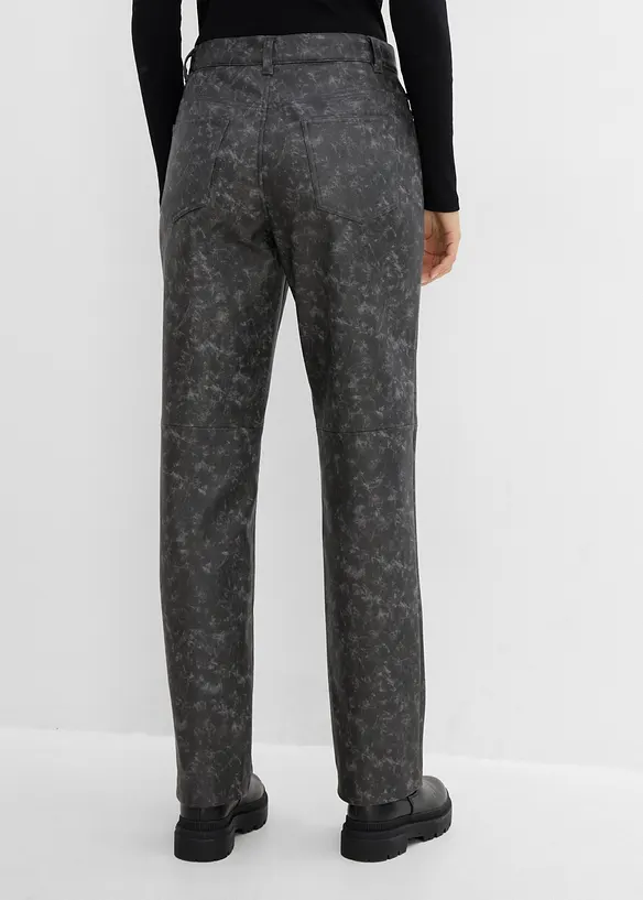 Lederimitat-Hose im Used-Look in schwarz von hinten - bonprix