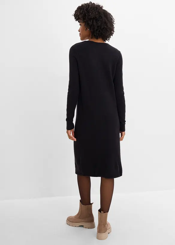 Strickkleid mit Knopfleiste in schwarz von hinten (Totalaufnahme) - bonprix