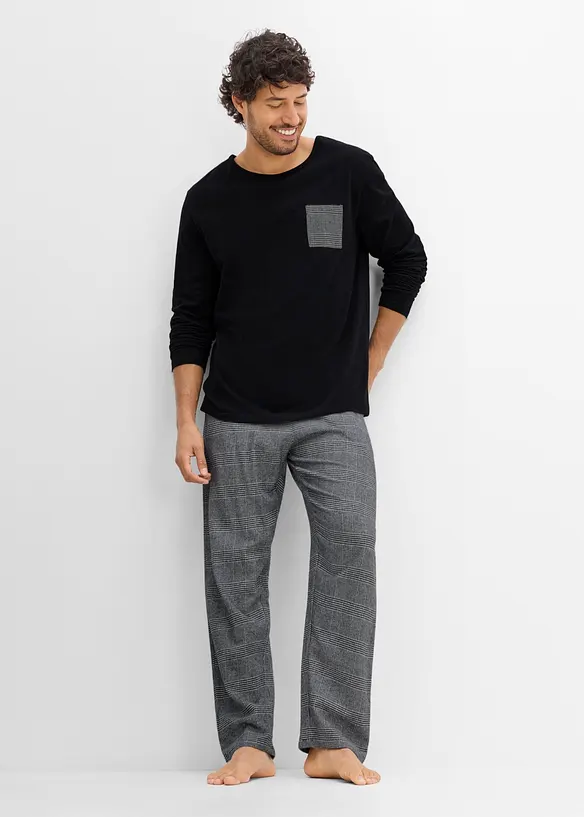Pyjama mit Flanellhose in schwarz im Look von vorne (Totalaufnahme) - bonprix