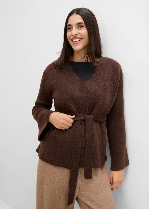 Strickjacke mit Bindegürtel in braun von vorne (im Anschnitt) - bonprix