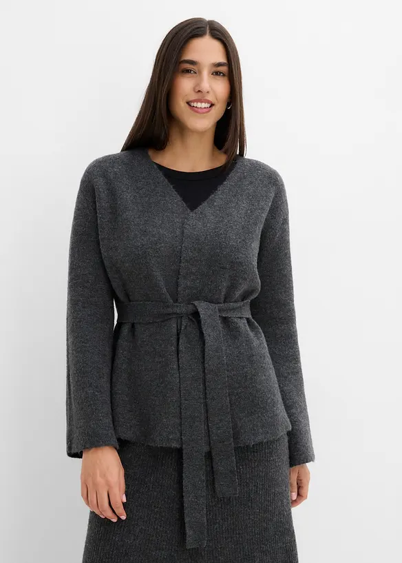 Strickjacke mit Bindegürtel in grau von vorne (im Anschnitt) - bonprix
