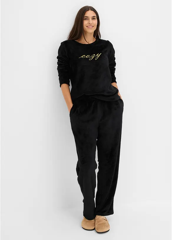 Loungewear Hausanzug aus Kuschelfleece mit Stickerei in schwarz im Look von vorne (Totalaufnahme) - bonprix