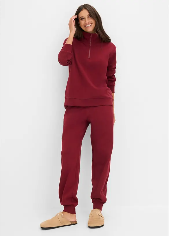 Loungewear Sweat Hausanzug in rot im Look von vorne (Totalaufnahme) - bonprix