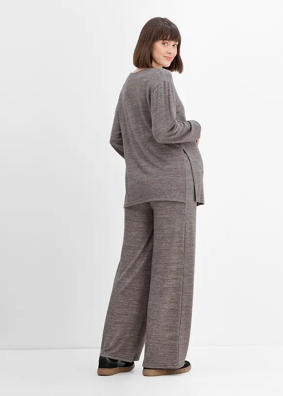 Bequemes Umstandsset in Strick-Optik aus Stillshirt und Hose in grau von hinten (Totalaufnahme) - bonprix