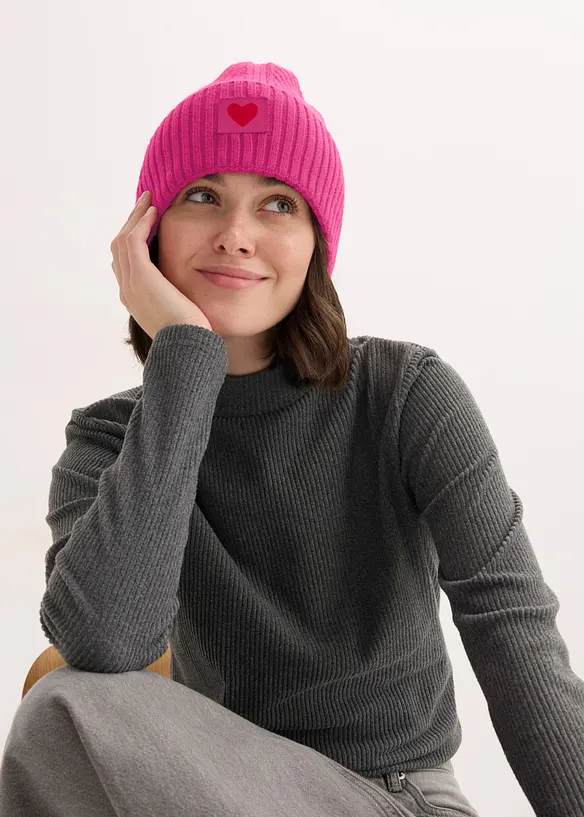Mütze mit Herzstickerei in pink von vorne (im Anschnitt) - bonprix