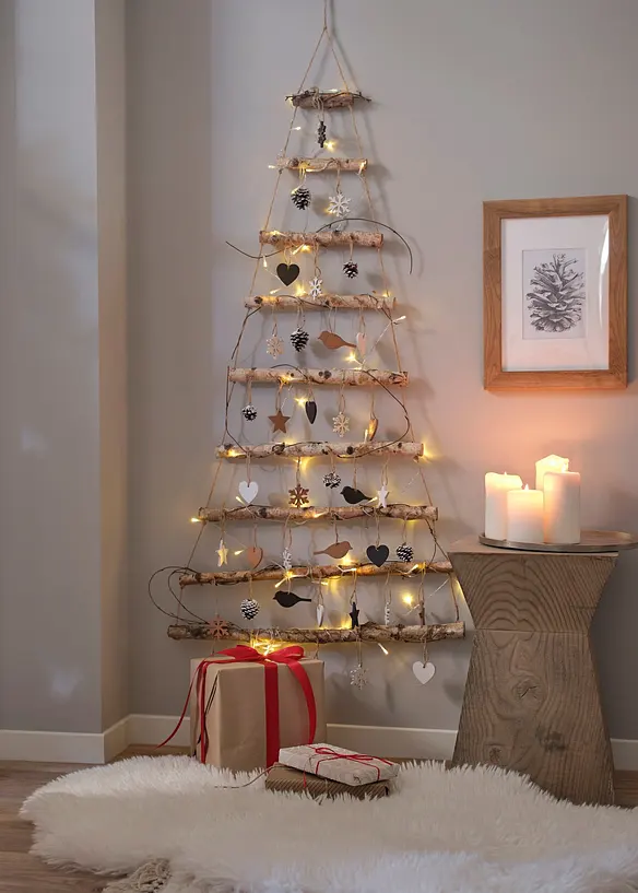 LED-Wanddeko im Weihnachtsbaum-Design in beige (Ambiente) - bonprix